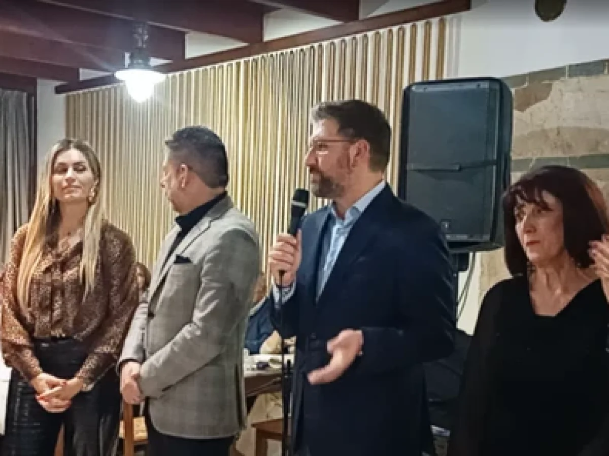 Με πολλές ευχές από το Δήμαρχο ένα Ζεϊμπέκικο καρδιάς από τον Πρόεδρο Καλλέργη και δηλώσεις για το Μαλεβίζι από τους φίλους της Μαλβάδω η πιο όμορφη μουσική εκδήλωση κοπής πίτας στου Ρεράκη (φώτο-βίντεο)