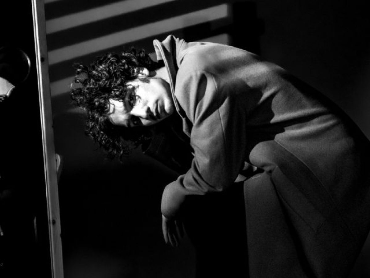 Ο Πάνος Παπαδόπουλος μιλά για τις «Καρέκλες» του Ιονέσκο, τη μοναξιά και τη σύγχρονη αποξένωση