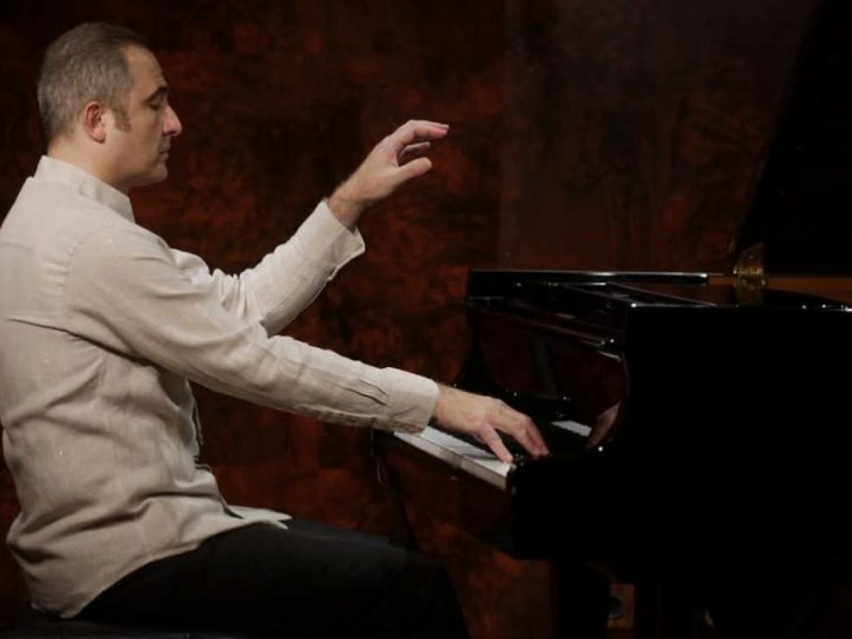 Ο πιανίστας Άρης Γραικούσης στο Ίδρυμα Εικαστικών Τεχνών