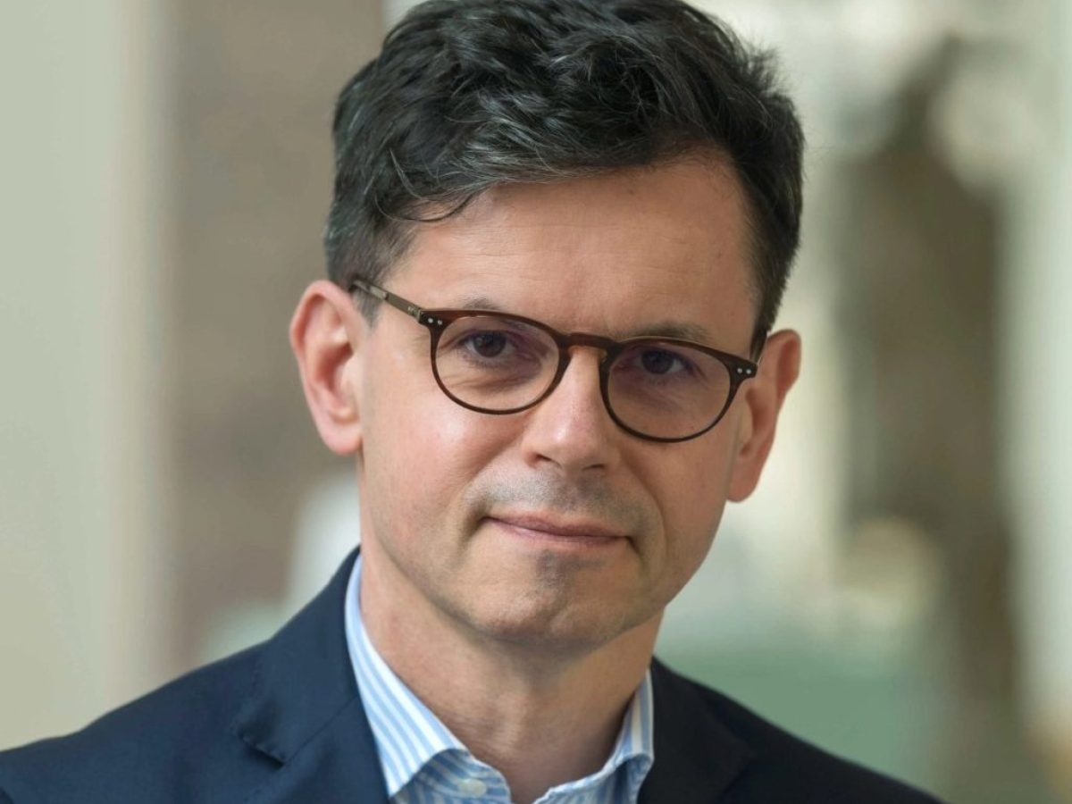 Στη σκιά των σκανδάλων – Στα δύσκολα ο νέος διευθυντής του Λούβρου