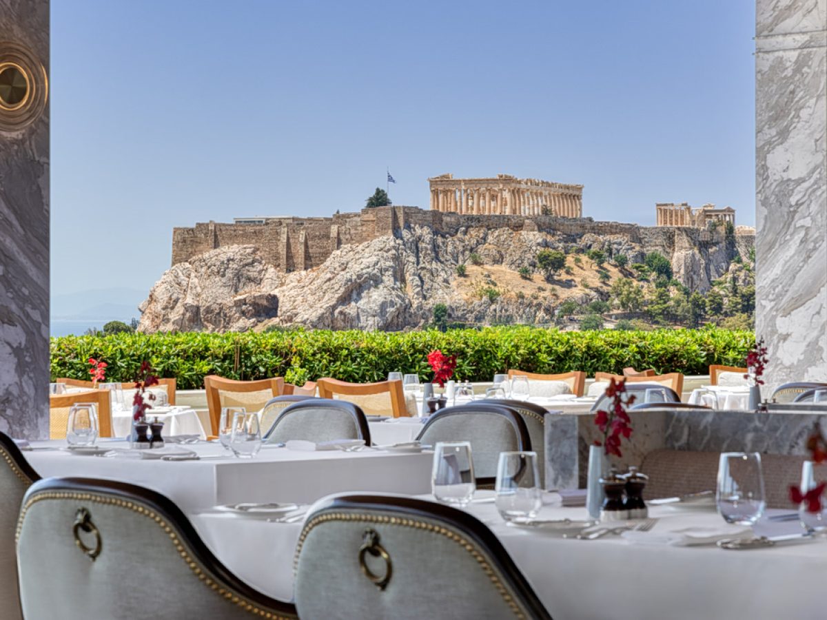 Στις αίθουσες του νεοκλασικού Αμαλίας 36