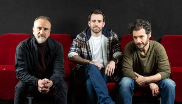&Tau;&omicron; &laquo;5&omicron; &beta;ή&mu;&alpha;&raquo;: &Omicron;&iota; &Alpha;&lambda;έ&xi;&alpha;&nu;&delta;&rho;&omicron;&sigmaf; &Chi;&rho;&upsilon;&sigma;&alpha;&nu;&theta;ό&pi;&omicron;&upsilon;&lambda;&omicron;&sigmaf;, &Pi;&alpha;&nu;&tau;&epsilon;&lambda;ή&sigmaf; &Delta;&epsilon;&nu;&tau;ά&kappa;&eta;&sigmaf; &kappa;&alpha;&iota; &Theta;ά&nu;&omicron;&sigmaf; &Tau;&omicron;&kappa;ά&kappa;&eta;&sigmaf; &sigma;&tau;&eta; &sigma;&kappa;&omicron;&tau;&epsilon;&iota;&nu;ή &pi;&lambda;&epsilon;&upsilon;&rho;ά &tau;&omega;&nu; &alpha;&nu;&theta;&rho;ώ&pi;&iota;&nu;&omega;&nu; &sigma;&chi;έ&sigma;&epsilon;&omega;&nu;