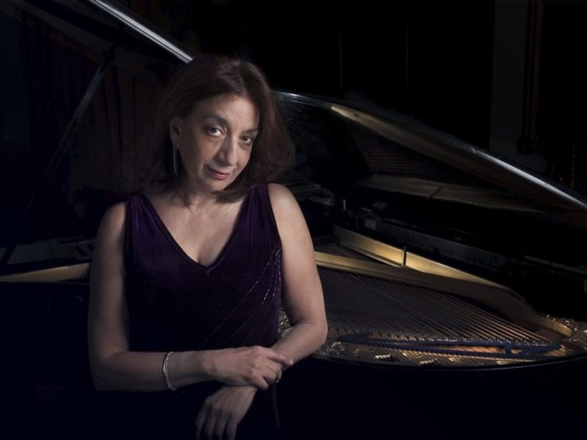 Αλεξάνδρα Παπαστεφάνου: Ραχμάνινοφ και Σούμαν σε έναν βαθύ μουσικό διάλογο στο Μέγαρο Μουσικής Αθηνών