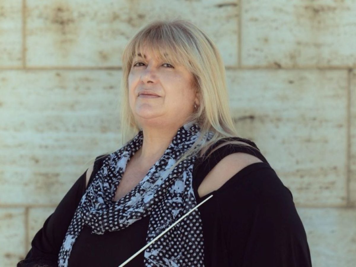 &Alpha;&nu;&theta;ή &Gamma;&omicron;&upsilon;&rho;&omicron;&upsilon;&nu;&tau;ή: &laquo;&hellip;&tau;&omicron; &phi;&omega;&sigmaf; &mu;έ&sigma;&alpha; &alpha;&pi;ό &tau;&eta;&nu; &pi;&rho;&omicron;&sigma;&omega;&pi;&iota;&kappa;ή &tau;&rho;&alpha;&gamma;&omega;&delta;ί&alpha; &kappa;&alpha;&iota; &tau;&omicron;&upsilon;&sigmaf; &kappa;&omicron;&iota;&nu;&omega;&nu;&iota;&kappa;&omicron;ύ&sigmaf;  &alpha;&gamma;ώ&nu;&epsilon;&sigmaf;&hellip;&raquo;
