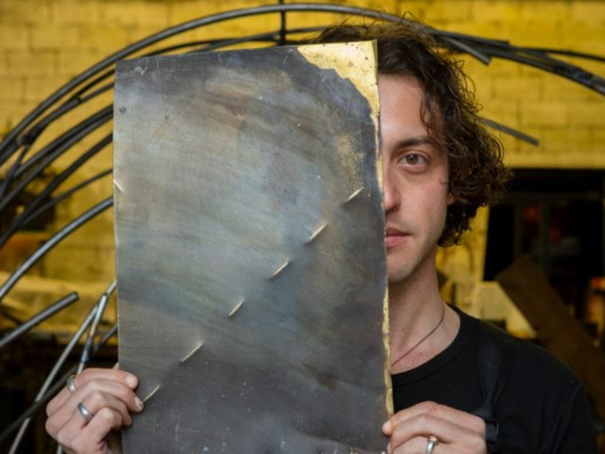 “MOROMO”: Η πολυμεσική εγκατάσταση του Παντελή Καρασεβδά στο Tzamia Krystalla