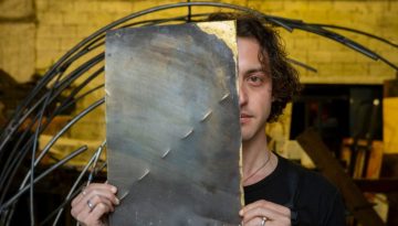 “MOROMO”: Η πολυμεσική εγκατάσταση του Παντελή Καρασεβδά στο Tzamia Krystalla