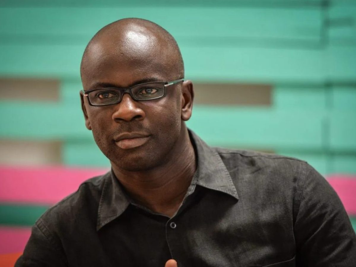 «Oι μαύροι αντιμετωπίζονται παντού ως κατώτεροι»: O Λιλιάν Τιράμ στο Βήμα