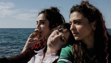 &laquo;&Tau;&rho;&epsilon;&iota;&sigmaf; &Alpha;&delta;&epsilon;&lambda;&phi;έ&sigmaf; (&theta;&alpha; έ&rho;&theta;&omicron;&upsilon;&nu; &kappa;&alpha;&lambda;ύ&tau;&epsilon;&rho;&epsilon;&sigmaf; &mu;έ&rho;&epsilon;&sigmaf;)&raquo; &tau;&omega;&nu; &Epsilon;&iota;&rho;ή&nu;&eta;&sigmaf; &Lambda;&alpha;&mu;&pi;&rho;&iota;&nu;&omicron;&pi;&omicron;ύ&lambda;&omicron;&upsilon; & &Delta;&alpha;&nu;ά&eta;&sigmaf;-&Alpha;&rho;&sigma;&epsilon;&nu;ί&alpha;&sigmaf; &Phi;&iota;&lambda;ί&delta;&omicron;&upsilon; &gamma;&iota;&alpha; &lambda;ί&gamma;&epsilon;&sigmaf; &pi;&alpha;&rho;&alpha;&sigma;&tau;ά&sigma;&epsilon;&iota;&sigmaf; &sigma;&tau;&omicron; &Pi;&Lambda;&Upsilon;&Phi;&Alpha;