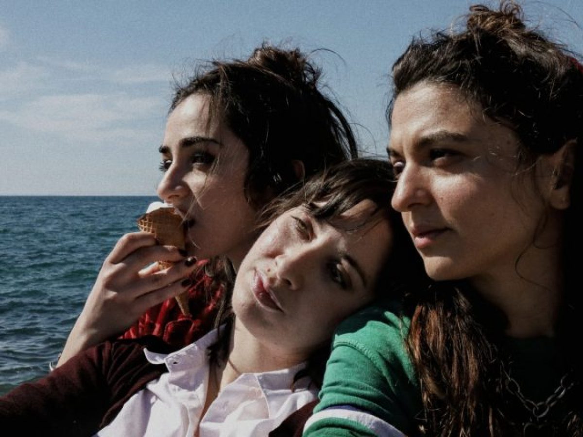 «Τρεις Αδελφές (θα έρθουν καλύτερες μέρες)» των Ειρήνης Λαμπρινοπούλου & Δανάης-Αρσενίας Φιλίδου για λίγες παραστάσεις στο ΠΛΥΦΑ