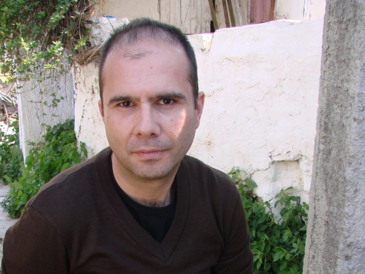 &Kappa;ώ&sigma;&tau;&alpha;&sigmaf; &Zeta;έ&kappa;&omicron;&sigmaf;: &laquo;&hellip;&upsilon;&pi;&omicron;&kappa;&rho;&iota;&tau;&iota;&kappa;ή &epsilon;ί&nu;&alpha;&iota; &eta; &sigma;&tau;&iota;&gamma;&mu;ή &pi;&omicron;&upsilon; &alpha;&nu;&alpha;&pi;&nu;έ&epsilon;&iota;&sigmaf; &mu;&alpha;&zeta;ί &mu;&epsilon; &tau;&omicron;&nu; &theta;&epsilon;&alpha;&tau;ή&hellip;&raquo;