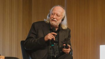 Ο Λάζλο Κρασναχορκάι θεωρεί κάθε του έργο ένα είδος αποτυχίας – Όσα μοιράστηκε με το κοινό στο 1ο Διεθνές Φεστιβάλ Λογοτεχνίας της Αθήνας