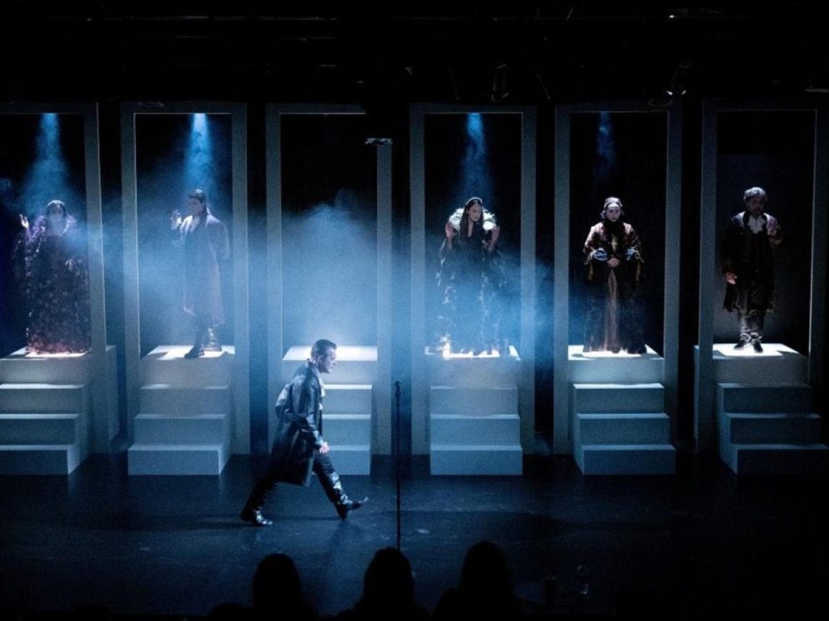 «Ο Μισάνθρωπος» του Μολιέρου στο Θέατρο Φιλίπ – Πρώτη ματιά στη νέα παράσταση της Ιόλης Ανδρεάδη