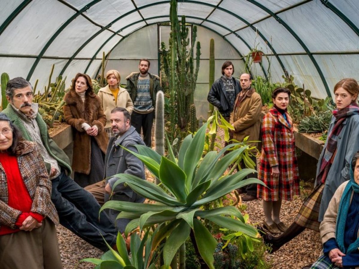 Ο Βυσσινόκηπος του Τσέχωφ σε σκηνοθεσία Έκτορα Λυγίζου ανεβαίνει στο Εθνικό Θέατρο