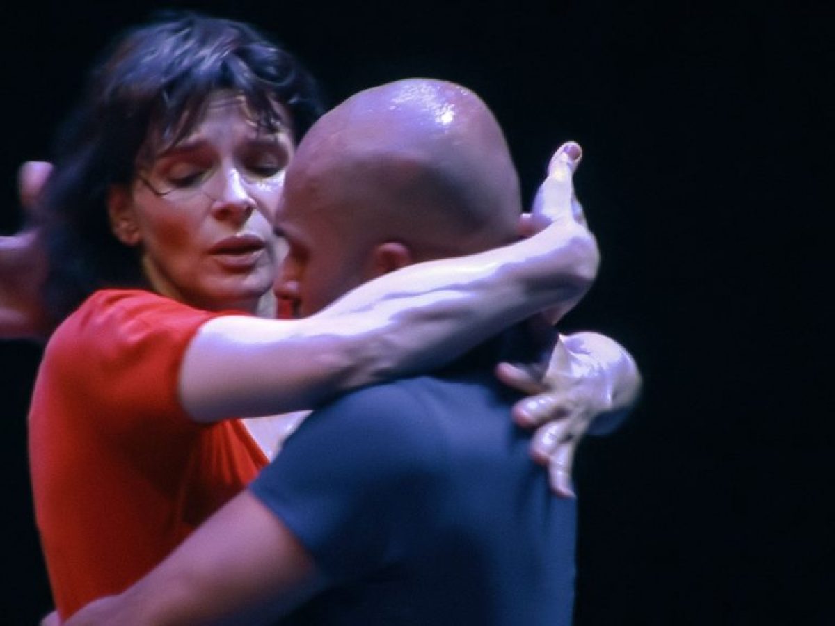 Στα παρασκήνια του ντοκιμαντέρ «In-I In Motion» της Ζιλιέτ Μπινός