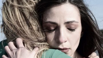 «Τα κύματα της Βιρτζίνια Γουλφ» σε σκηνοθεσία Ένκε Φεζολλάρι στο Θέατρο Noūs- Creative space