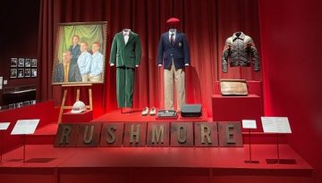 Βουτήξαμε (έστω για λίγο) στον κόσμο του Wes Anderson
