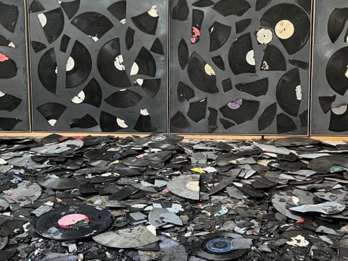 &ldquo;COLUMBIA &ndash; Die Ruinen von Athen&rdquo;: &Omicron; &chi;ώ&rho;&omicron;&sigmaf; &tau;&eta;&sigmaf; CITRONNE Gallery &mu;&epsilon;&tau;&alpha;&tau;&rho;έ&pi;&epsilon;&tau;&alpha;&iota; &sigma;&epsilon; έ&nu;&alpha; AUDIOROOM &alpha;&pi;ό &tau;&omicron;&nu; &Pi;ά&nu;&omicron; &Chi;&alpha;&rho;&alpha;&lambda;ά&mu;&pi;&omicron;&upsilon;&sigmaf;
