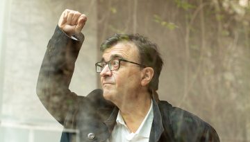 Χαβιέρ Θέρκας: Εκβιασμός, πολιτική, διαφθορά στο νέο μυθιστόρημά του