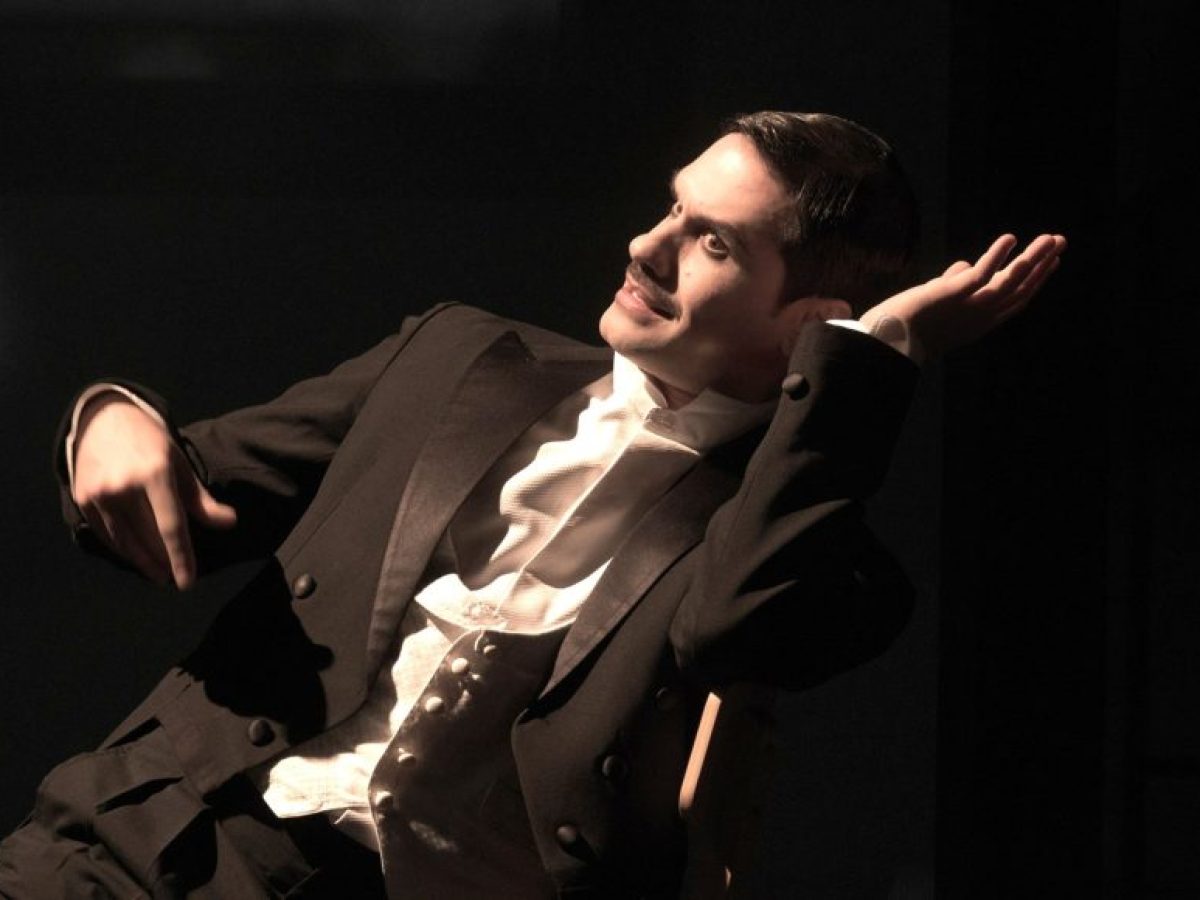 «Εκείνος που έκλεψε τη μέρα και πλήρωσε τη νύχτα» – Ανθρωπος χωρίς ιδιότητες