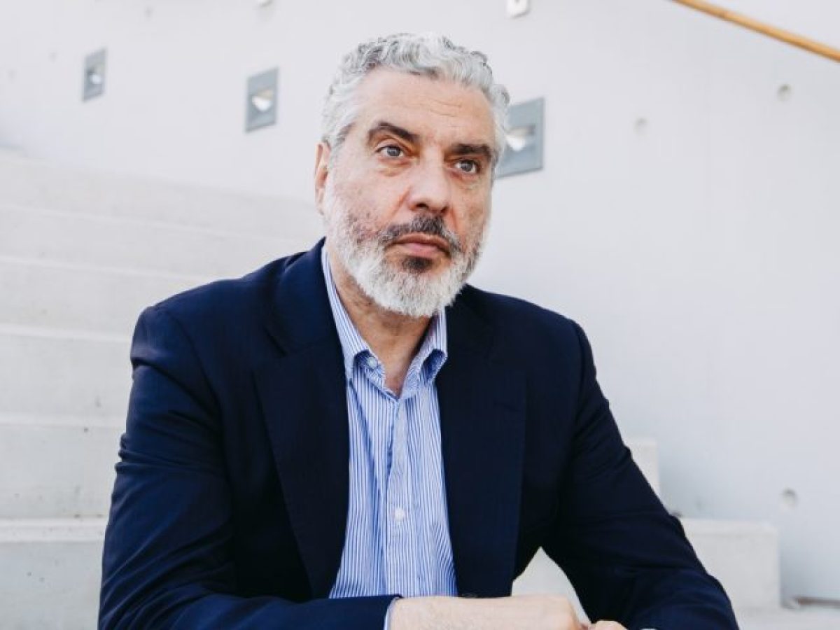 &laquo;&Eta; &lambda;έ&xi;&eta;&raquo; &tau;&omicron;&upsilon; Ά&lambda;&kappa;&eta; &Mu;&pi;&alpha;&lambda;&tau;ά: &Eta; &zeta;&omega;ή &tau;&omicron;&upsilon; &Tau;&zeta;&omicron;&rho;&nu;&tau;ά&nu;&omicron; &Mu;&pi;&rho;&omicron;ύ&nu;&omicron; &sigma;&tau;&eta;&nu; &Epsilon;&nu;&alpha;&lambda;&lambda;&alpha;&kappa;&tau;&iota;&kappa;ή &Sigma;&kappa;&eta;&nu;ή &tau;&eta;&sigmaf; &Epsilon;&theta;&nu;&iota;&kappa;ή&sigmaf; &Lambda;&upsilon;&rho;&iota;&kappa;ή&sigmaf; &Sigma;&kappa;&eta;&nu;ή&sigmaf;