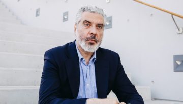 &laquo;&Eta; &lambda;έ&xi;&eta;&raquo; &tau;&omicron;&upsilon; Ά&lambda;&kappa;&eta; &Mu;&pi;&alpha;&lambda;&tau;ά: &Eta; &zeta;&omega;ή &tau;&omicron;&upsilon; &Tau;&zeta;&omicron;&rho;&nu;&tau;ά&nu;&omicron; &Mu;&pi;&rho;&omicron;ύ&nu;&omicron; &sigma;&tau;&eta;&nu; &Epsilon;&nu;&alpha;&lambda;&lambda;&alpha;&kappa;&tau;&iota;&kappa;ή &Sigma;&kappa;&eta;&nu;ή &tau;&eta;&sigmaf; &Epsilon;&theta;&nu;&iota;&kappa;ή&sigmaf; &Lambda;&upsilon;&rho;&iota;&kappa;ή&sigmaf; &Sigma;&kappa;&eta;&nu;ή&sigmaf;
