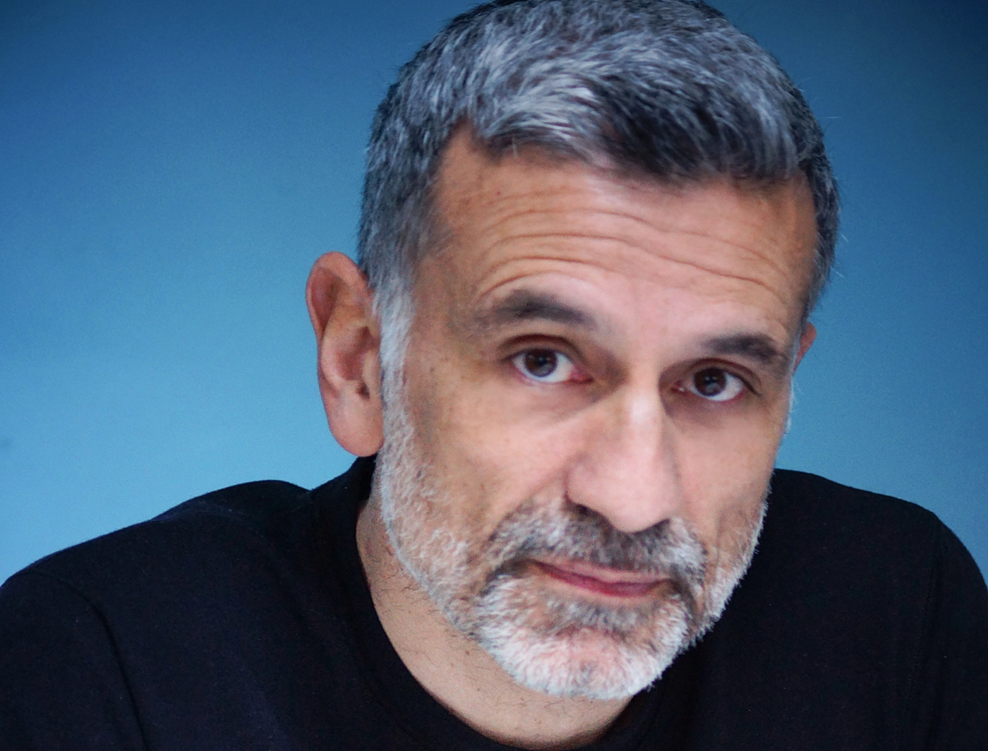 konstantinos-poulis-ta-mesa-kinonikis