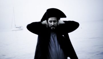 Ο Vinicio Capossela ανοίγει το φετινό Φ hill Sessions στο θέατρο «Δόρα Στράτου»
