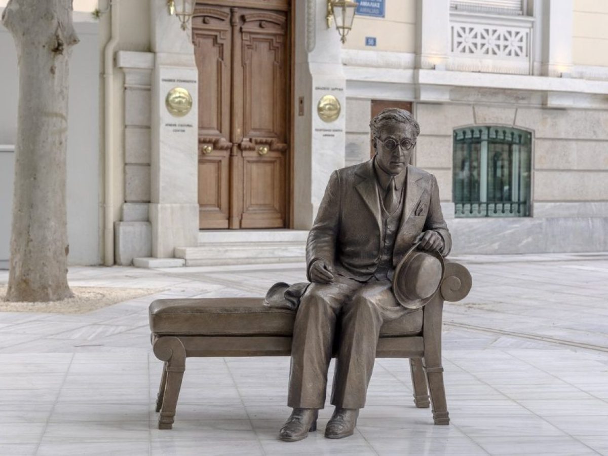 &Omicron; &Kappa;&alpha;&beta;ά&phi;&eta;&sigmaf; &epsilon;&pi;&iota;&sigma;&tau;&rho;έ&phi;&epsilon;&iota; &sigma;&tau;&eta;&nu; &Alpha;&theta;ή&nu;&alpha;: Έ&nu;&alpha; &gamma;&lambda;&upsilon;&pi;&tau;ό &gamma;&iota;&alpha; &tau;&eta;&nu; &pi;ό&lambda;&eta;, &delta;&omega;&rho;&epsilon;ά &tau;&omicron;&upsilon; &Iota;&delta;&rho;ύ&mu;&alpha;&tau;&omicron;&sigmaf; &Omega;&nu;ά&sigma;&eta; &sigma;&epsilon; &sigma;&upsilon;&nu;&epsilon;&rho;&gamma;&alpha;&sigma;ί&alpha; &mu;&epsilon; &tau;&omicron;&nu; &Delta;ή&mu;&omicron; &Alpha;&theta;&eta;&nu;&alpha;ί&omega;&nu;