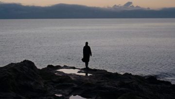 Ο σκηνοθέτης Νίκος Κορνήλιος αφηγείται τη μάχη των σωμάτων με το βάρος του παρελθόντος