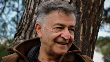 &Tau;ά&kappa;&eta;&sigmaf; &Tau;&zeta;&alpha;&mu;&alpha;&rho;&gamma;&iota;ά&sigmaf;: &laquo;&hellip;&Sigma;&tau;&iota;&sigmaf; &gamma;&kappa;&rho;ί&zeta;&epsilon;&sigmaf; &zeta;ώ&nu;&epsilon;&sigmaf; &tau;&eta;&sigmaf; &zeta;&omega;ή&sigmaf; &mu;&alpha;&sigmaf;, ό&lambda;&alpha; &epsilon;ί&nu;&alpha;&iota; &sigma;&chi;&epsilon;&tau;&iota;&kappa;ά&hellip;&raquo;