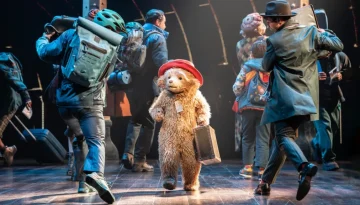 Το «Paddington The Musical» κυριάρχησε στα βραβεία Olivier 2026