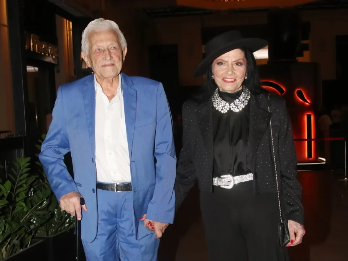 Ζωζώ Σαπουντζάκη: Είναι κατάκοιτη και δεν γνωρίζει για τον θάνατο του συντρόφου της