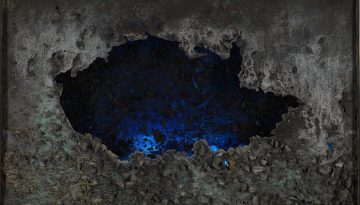 Απόστολος Φανακίδης – Μεταξύ Φωτός και Ύλης: Έκθεση στη Roma Gallery