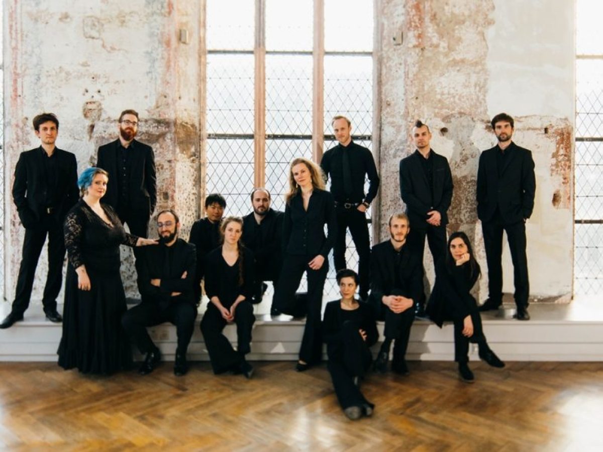 &Alpha;&rho;ώ&mu;&alpha;&tau;&alpha; &ndash; Ensemble Agamemnon: Ό&tau;&alpha;&nu; &eta; &mu;&omicron;&upsilon;&sigma;&iota;&kappa;ή &sigma;&upsilon;&nu;&alpha;&nu;&tau;ά &tau;&eta;&nu; ό&sigma;&phi;&rho;&eta;&sigma;&eta; &sigma;&tau;&omicron; &Mu;έ&gamma;&alpha;&rho;&omicron; &Mu;&omicron;&upsilon;&sigma;&iota;&kappa;ή&sigmaf; &Alpha;&theta;&eta;&nu;ώ&nu;