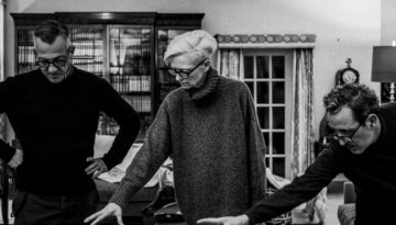 “A Biographical Wardrobe”: Η Τίλντα Σουίντον έρχεται στο Onassis Ready για μία performance – αυτοβιογραφική εξομολόγηση με αφορμή τη συλλογή της