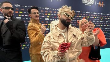 Eurovision 2026: Ξεκίνησε η μεγάλη γιορτή με το τιρκουάζ χαλί στη Βιέννη