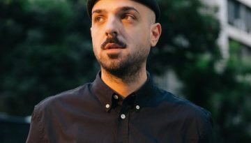 Mad premiere: Ακούσαμε πρώτοι το νέο ακυκλοφόρητο άλμπουμ του Apon «Ηχογένεια»