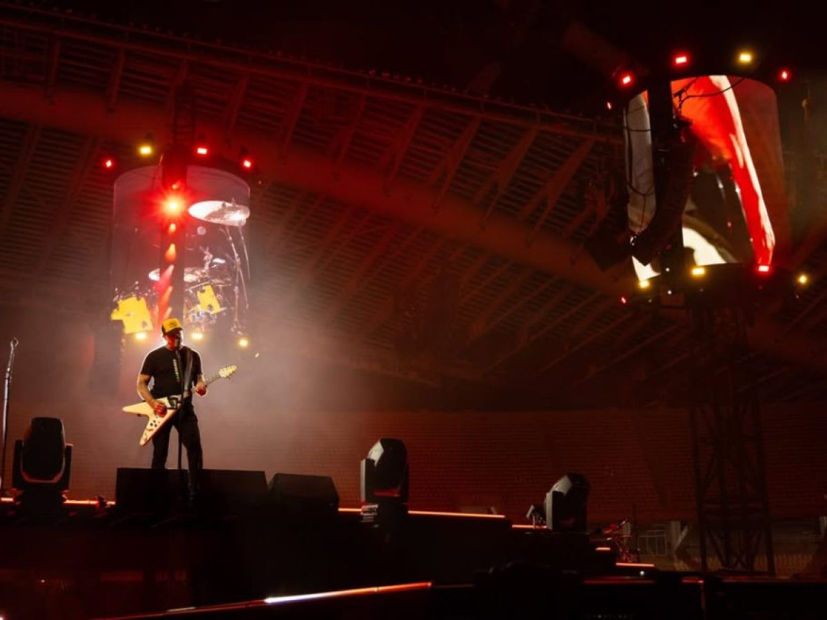 &Omicron;&iota; Metallica &laquo;&gamma;&kappa;&rho;έ&mu;&iota;&sigma;&alpha;&nu;&raquo; &tau;&omicron; &Omicron;&Alpha;&Kappa;&Alpha; &ndash; &Eta; &nu;ύ&chi;&tau;&alpha; &pi;&omicron;&upsilon; &eta; &Alpha;&theta;ή&nu;&alpha; &upsilon;&pi;&omicron;&kappa;&lambda;ί&theta;&eta;&kappa;&epsilon; &sigma;&tau;&omicron;&upsilon;&sigmaf; &laquo;&Theta;&epsilon;&omicron;ύ&sigmaf;&raquo; &tau;&omicron;&upsilon; Metal