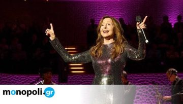 Η Βίκυ Λέανδρος σε μια εμφάνιση – έκπληξη στον πρώτο ημιτελικό της Eurovision