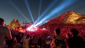 Λυκαβηττός 2026: Το πλήρες πρόγραμμα με Patti Smith, Robert Plant και θεατρικά έργα