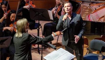 Ο Δημήτρης Μπάσης βραβεύτηκε από τον Αυστραλό Υπουργό Τεχνών για την πολιτιστική του προσφορά