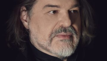 Ο Δημήτρης Παπαδημητρίου σε ένα ιδιαίτερο live στη Ρωμαϊκή Αγορά