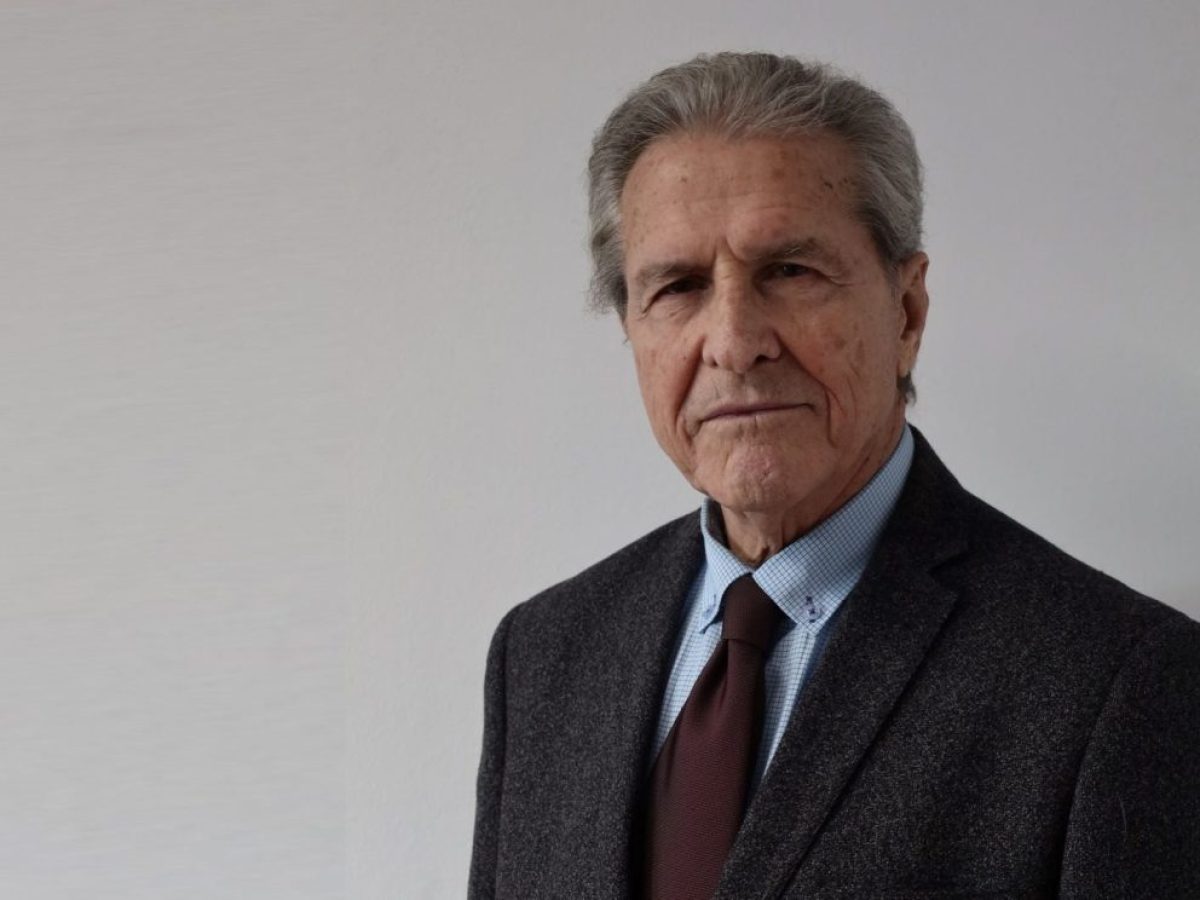 &Theta;&epsilon;ό&delta;&omega;&rho;&omicron;&sigmaf; &Sigma;&tau;ά&theta;&eta;&sigmaf;: &laquo;&hellip; &pi;&alpha;&rho;&alpha;&kappa;&omicron;&lambda;&omicron;&upsilon;&theta;&omicron;ύ&mu;&epsilon;, &alpha;&delta;ύ&nu;&alpha;&mu;&omicron;&iota; &nu;&alpha; &pi;&alpha;&rho;έ&mu;&beta;&omicron;&upsilon;&mu;&epsilon;&raquo;