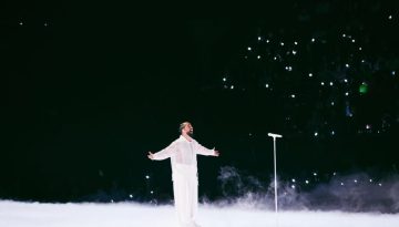 Από τα 23 sold out συναυλίες στο Παρίσι στην Αθήνα – Ο Slimane φέρνει ξανά το «Mon Amour» στην Ελλάδα