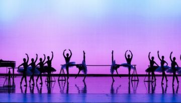 &ldquo;Metamorphosis&rdquo;: &Tau;έ&sigma;&sigma;&epsilon;&rho;&iota;&sigmaf; &chi;&omicron;&rho;&omicron;&gamma;&rho;&alpha;&phi;ί&epsilon;&sigmaf; &alpha;&pi;ό &tau;&eta;&nu; &Alpha;&nu;ώ&tau;&epsilon;&rho;&eta; &Epsilon;&pi;&alpha;&gamma;&gamma;&epsilon;&lambda;&mu;&alpha;&tau;&iota;&kappa;ή &Sigma;&chi;&omicron;&lambda;ή &Chi;&omicron;&rho;&omicron;ύ &tau;&eta;&sigmaf; &Epsilon;&theta;&nu;&iota;&kappa;ή&sigmaf; &Lambda;&upsilon;&rho;&iota;&kappa;ή&sigmaf; &Sigma;&kappa;&eta;&nu;ή&sigmaf;