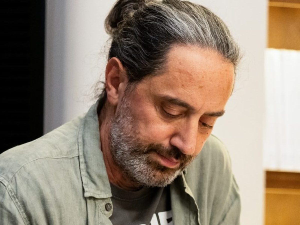 Γιώργος Σπυράκης: Με τη λογοτεχνία ξορκίζουμε δαιμόνια ετών και ανοίγουμε παράθυρα