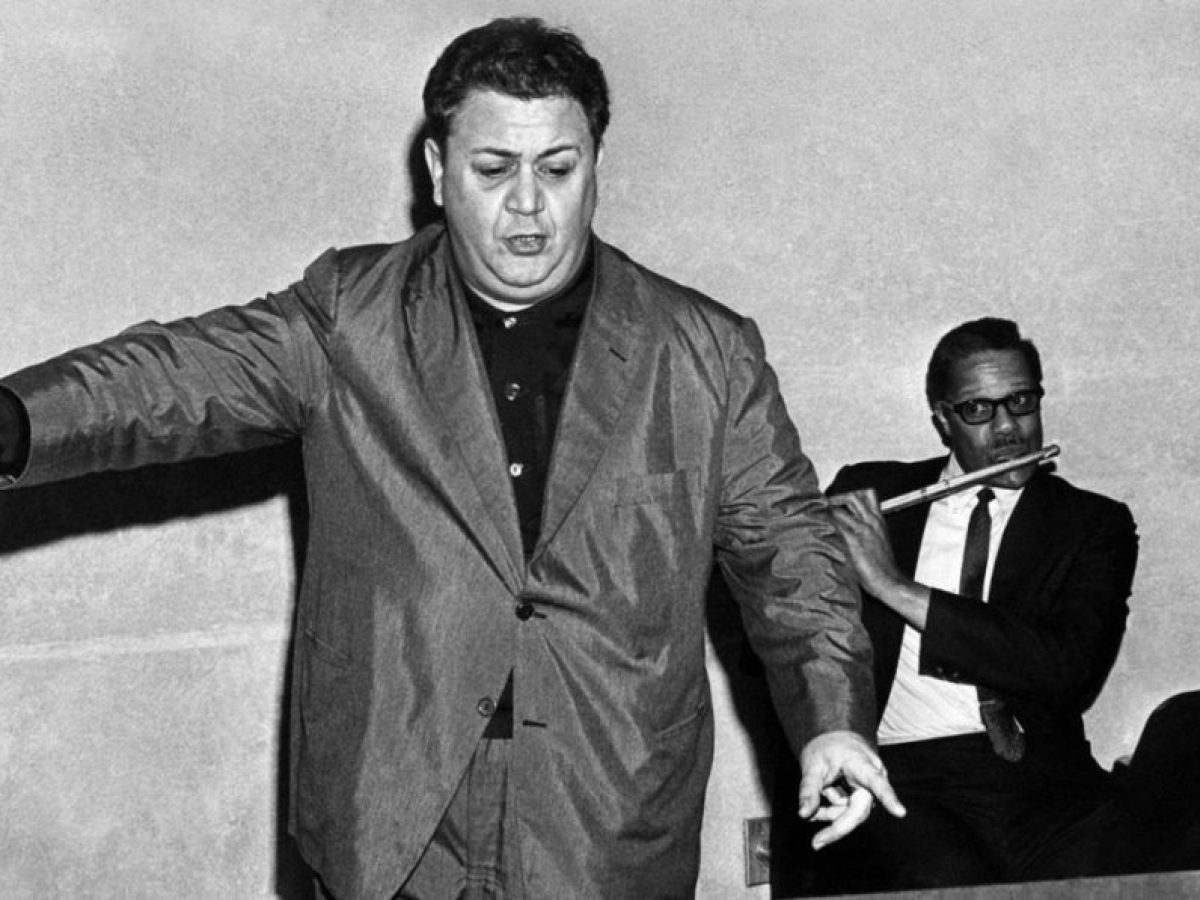 &Eta; &Alpha;&mu;&epsilon;&rho;&iota;&kappa;ή &tau;&omicron;&upsilon; &Mu;ά&nu;&omicron;&upsilon; &Chi; &ndash; &Mu;έ&rho;&omicron;&sigmaf; &Alpha;΄: &laquo;&Tau;&omicron; &chi;&alpha;&mu;ό&gamma;&epsilon;&lambda;&omicron; &tau;&eta;&sigmaf; &Tau;&zeta;&omicron;&kappa;ό&nu;&tau;&alpha;&sigmaf; &ndash; Blue&raquo; &mu;&epsilon; &tau;&eta;&nu; &Kappa;&Omicron;&Alpha; &sigma;&tau;&omicron; &Eta;&rho;ώ&delta;&epsilon;&iota;&omicron;