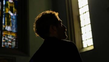 &Omicron; &Eta;&lambda;ί&theta;&iota;&omicron;&sigmaf; &tau;&omicron;&upsilon; &Nu;&tau;&omicron;&sigma;&tau;&omicron;&gamma;&iota;έ&phi;&sigma;&kappa;&iota; &epsilon;&pi;&iota;&sigma;&tau;&rho;έ&phi;&epsilon;&iota; &sigma;&tau;&eta;&nu; &Alpha;&theta;ή&nu;&alpha; | &Beta;&iota;&omega;&mu;&alpha;&tau;&iota;&kappa;ό &theta;έ&alpha;&tau;&rho;&omicron;