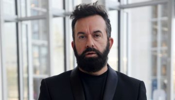 &Kappa;&omega;&nu;&sigma;&tau;&alpha;&nu;&tau;ί&nu;&omicron;&sigmaf; &Rho;ή&gamma;&omicron;&sigmaf;: &Omicron;&lambda;&omicron;&kappa;&lambda;&eta;&rho;ώ&nu;&epsilon;&tau;&alpha;&iota; έ&pi;&epsilon;&iota;&tau;&alpha; &alpha;&pi;ό &omicron;&kappa;&tau;ώ &chi;&rho;ό&nu;&iota;&alpha; &eta; &theta;&eta;&tau;&epsilon;ί&alpha; &tau;&omicron;&upsilon; &sigma;&tau;&eta; &Delta;&iota;&epsilon;ύ&theta;&upsilon;&nu;&sigma;&eta; &tau;&omicron;&upsilon; &Mu;&pi;&alpha;&lambda;έ&tau;&omicron;&upsilon; &tau;&eta;&sigmaf; &Epsilon;&Lambda;&Sigma;