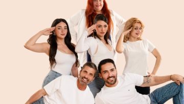 &laquo;&Pi;&epsilon;&tau;ά&epsilon;&iota; &Pi;&epsilon;&tau;ά&epsilon;&iota;&raquo;, &sigma;&epsilon; &sigma;&kappa;&eta;&nu;&omicron;&theta;&epsilon;&sigma;ί&alpha; &Beta;ά&sigma;&iota;&alpha;&sigmaf; &Pi;&alpha;&nu;&alpha;&gamma;&omicron;&pi;&omicron;ύ&lambda;&omicron;&upsilon;, &sigma;&tau;&omicron; &theta;έ&alpha;&tau;&rho;&omicron; &Alpha;&lambda;έ&alpha;